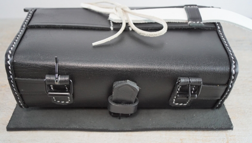 Napoleonische Patronentasche, schwarz, Material: Leder & Holz