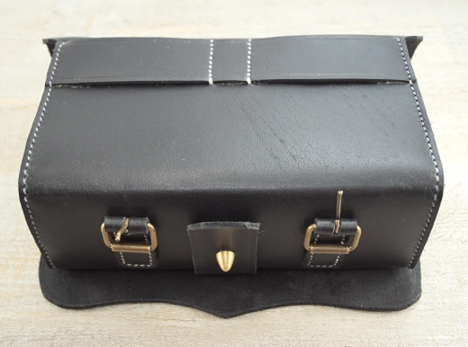Revolutions Patronentasche, schwarz, Material: Leder & Holz
