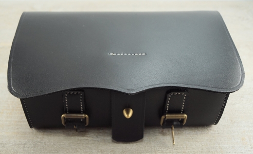 Revolutions Patronentasche, schwarz, Material: Leder & Holz