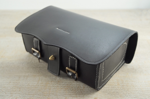 Revolutions Patronentasche, schwarz, Material: Leder & Holz