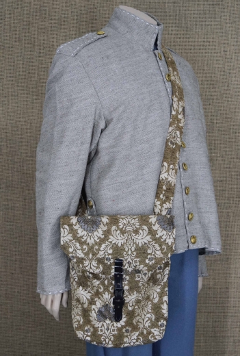 Haversack gemustert, Lederverschlu mit Rollenschliee, Material: 100% Baumwolle, Lederriemen, Metallschliee
