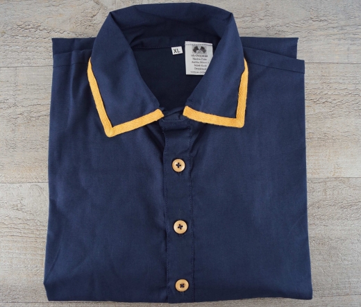 Hemd blau mit gelbem Piping, halbgeknpft, Holzknpfe, eckiger Umlegekragen, 100% Baumwolle