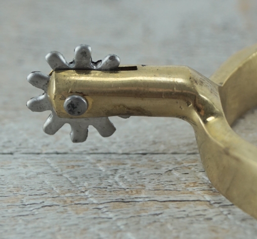 Sporen gekrmmt, ohne Sporenriemen, Material: Messing, mit Weimetallrad