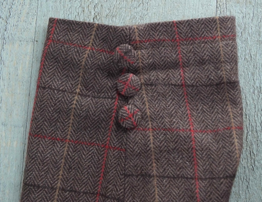 Sack Coat, dunkelbraun kariert, gefttert, mit Stoffbezogene Knpfe, Material: 100% Baumwolle