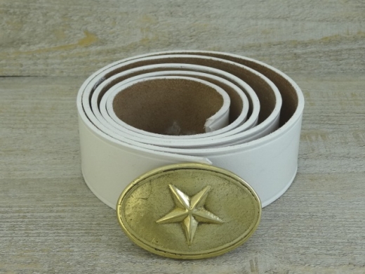 Koppel wei� mit Texas Vollmessing Schlie�e und Beltkeeper, Material: Koppel Leder, Schlie�e + Beltkeeper Messing