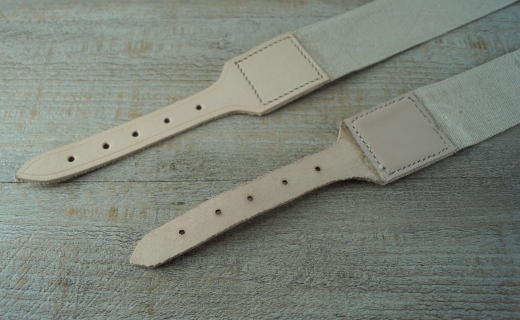 Patronentaschenriemen natur mit Stickerei und braunen Lederenden, Lnge: ca. 186cm, Material: Baumwolle + Leder