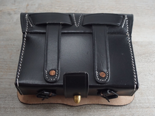 Patronentasche M1861 schwarz cal. 58, Material: Leder, mit Blecheinsatz verzinnt