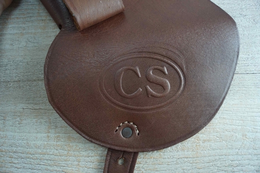 Holster linke Hand natur ge�lt, CS gepr�gt, Material: Leder, Verschlu�knopf Messing