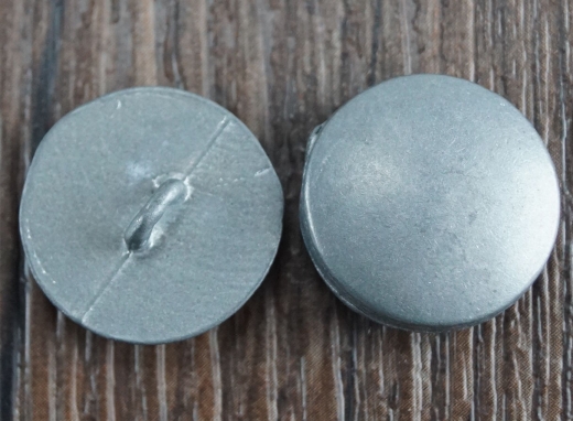 Knopf Pewter, gew�lbt, grob verarbeitet, silberfarben, Metall, mit �se, Preis pro St�ck