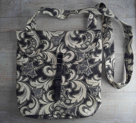 Haversack gemustert, Lederverschlu� mit Rollenschlie�e, Material: 100% Baumwolle, Lederriemen, Metallschlie�e