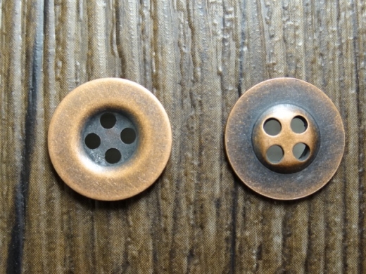 Hosen / Hemdknopf Metall, used Optik, antik Kupfer, Durchmesser ca. 1,5 cm