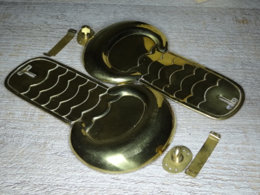 Shoulder Scales, mit Befestigungs-Set, Messing