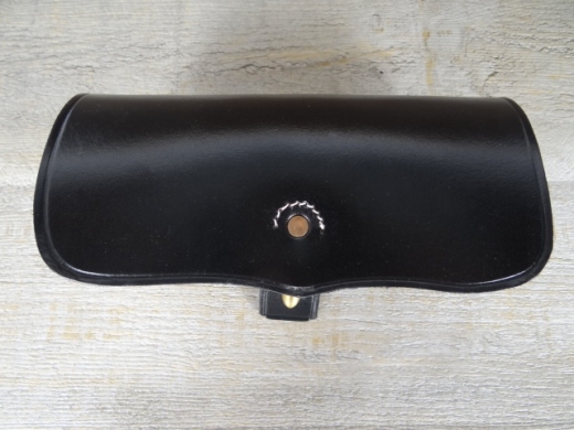 Karabinerpatronentasche schwarz am Koppel oder Karabinergurt tragbar, Material: Leder