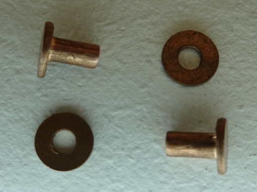 2 Kupfernieten Länge ca. 9,8 mm, Kopf ca. 9,6 mm & 2 Scheiben