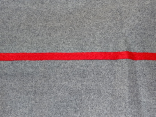 CS Hose hellgrau, mit mittelbreitem roten Streifen, 100% Wolle
