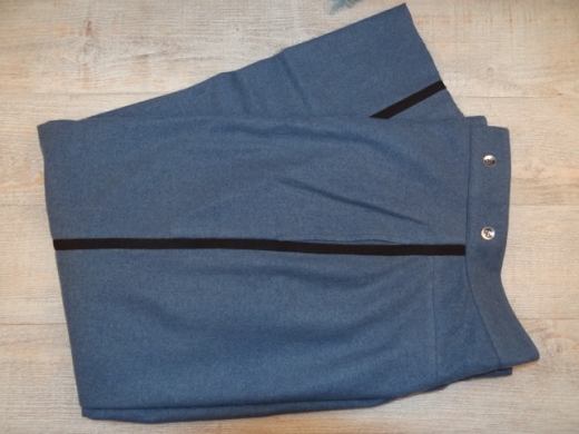 US/CS Hose mittelblau, mit mittelbreitem schwarzen Streifen, 100% Wolle