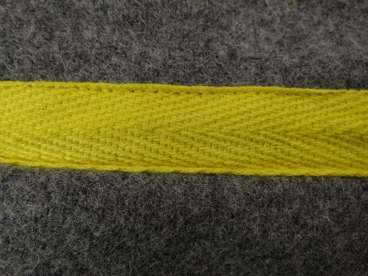 CS Hose hellgrau, mit mittelbreitem gelben Streifen, 100% Wolle
