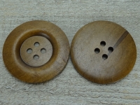 Holzknopf, 4 Loch, Capeknopf, mittelbraun ca. 5,9 cm, Preis pro Stck