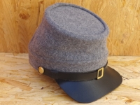 hellgraues Kepi, auen 100% Wolle, Futter 100% Baumwolle, Schirm / Schweiband 100% Leder