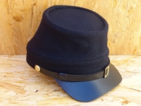 dunkelblaues Kepi mit Lederschirm