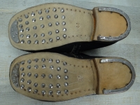 1 Paar Schuhe oder Stiefel beschlagen / benageln