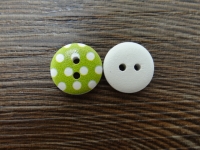 Holzknopf weiß / grün mit weißen Punkten, 2 Loch, ca. 1,5 cm