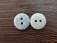 Holzknopf weiß / hellblau mit weißen Punkten, 2 Loch, ca. 1,5 cm