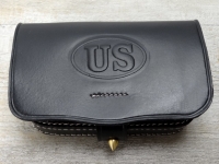Revolverpatronentasche schwarz, US geprgt, ca. 16,5 cm x 10,5 cm, Material: Leder