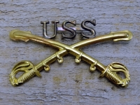 Kepiabzeichen gekreuzte Säbel M1872 für US Scouts, massiv