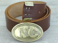 Koppel russet mit NC Schliee + Beltkeeper, Material: Koppel Leder, Schliee Messing gestanzt bleigefllt, Beltkeeper: Messing