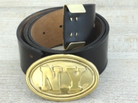 Koppel schwarz mit NY Schliee + Beltkeeper Material: Koppel Leder, Schliee Messing gestanzt bleigefllt, Beltkeeper: Messing