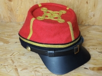 CS Kepi rot /blaues Band fr Major bis Colonel, auen 100% Wolle, Futter 100% Baumwolle, Schirm / Schweiband 100% Leder