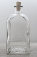 Viereckflasche,  ca. 700 ml mit Korken