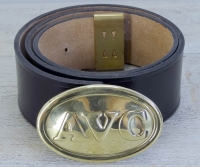 Koppel schwarz mit AVC Schliee + Beltkeeper, Material: Koppel Leder, Schliee Messing gestanzt bleigefllt, Beltkeeper: Messing