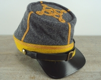 CS Kepi hellgrau, gelbes Band, Captain, auen 100% Wolle, Futter 100% Baumwolle, Schirm / Schweiband 100% Leder
