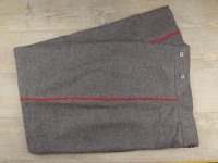 CS Hose hellgrau, mit schmalen roten Streifen, 100% Wolle