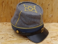 CS Kepi hellgrau, blaues Band, Lieutenant, auen 100% Wolle, Futter 100% Baumwolle, Schirm / Schweiband 100% Leder